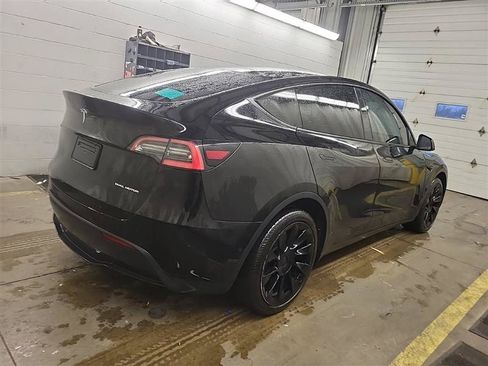 Used 2021 Tesla Model Y Long Range AWD/4WD image 5