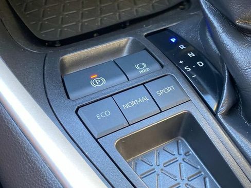 Used 2021 Toyota RAV4 XLE Premium FWD image 25