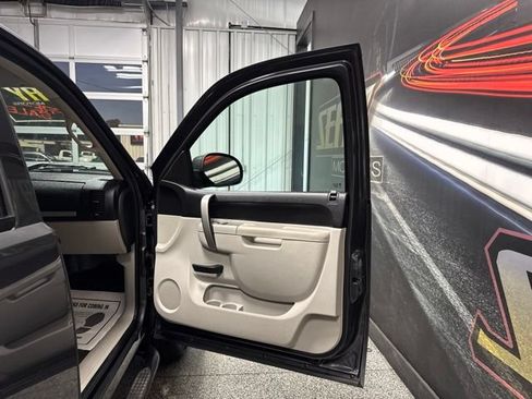 Used 2010 Chevrolet Silverado 1500 LT w/ Power Pack Plus RWD image 21