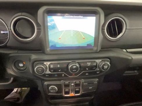 Used 2023 Jeep Wrangler Unlimited Sahara w/ Cold Weather Group AWD/4WD image 32
