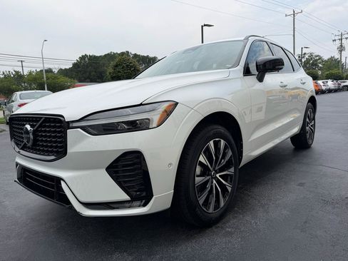 Used 2023 Volvo XC60 B5 Plus AWD/4WD image 4