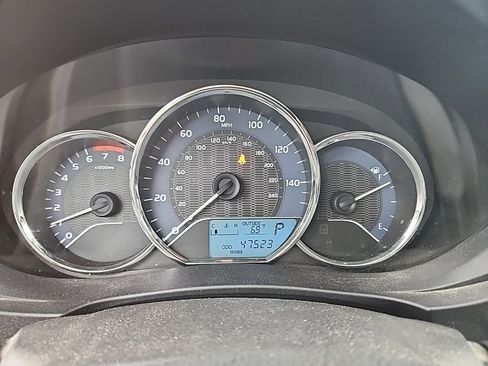 Used 2015 Toyota Corolla LE image 12