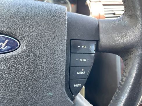 Used 2009 Ford Taurus SE FWD image 18