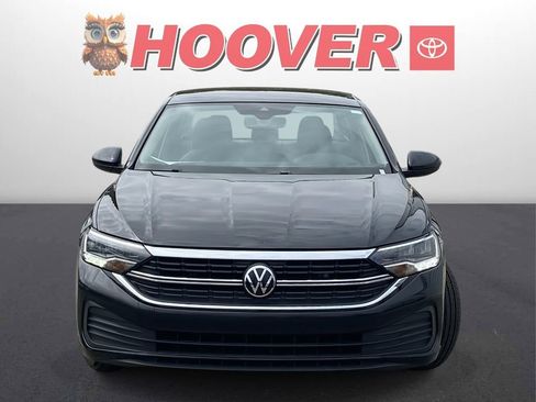 Used 2024 Volkswagen Jetta SE image 8