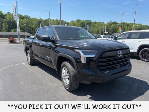 Used 2023 Toyota Tundra SR5 w/ SR5 Convenience Package image 1