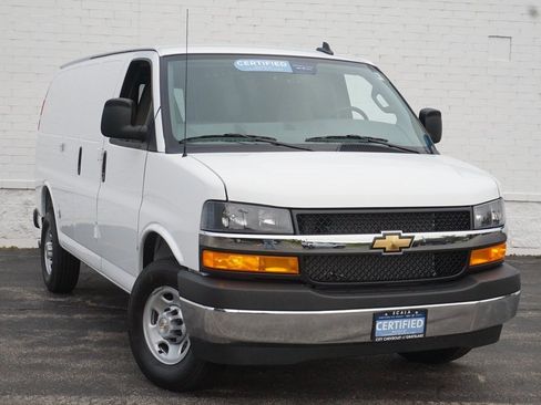 Certified 2025 Chevrolet Express 3500 w/ Driver Convenience Package image 4