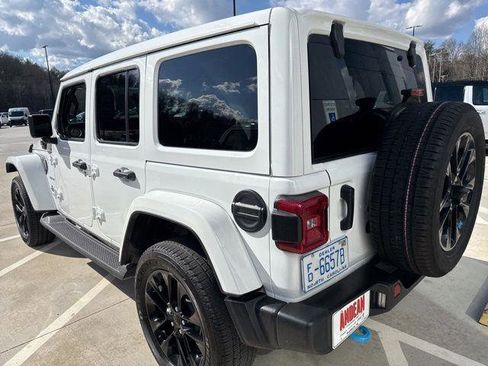 Used 2022 Jeep Wrangler Unlimited Sahara w/ Cold Weather Group AWD/4WD image 8