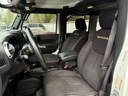 Used 2014 Jeep Wrangler Unlimited Sahara w/ Connectivity Group AWD/4WD image 7