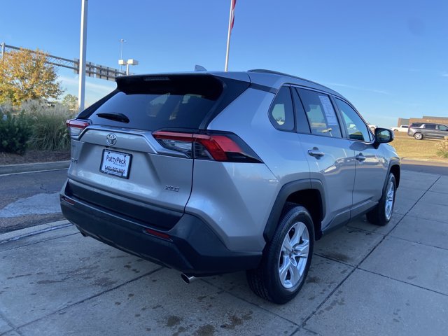 Used 2021 Toyota RAV4 XLE FWD image 11