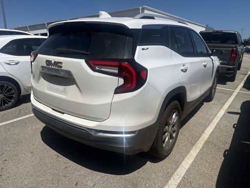 Used 2024 GMC Terrain SLT FWD image 9