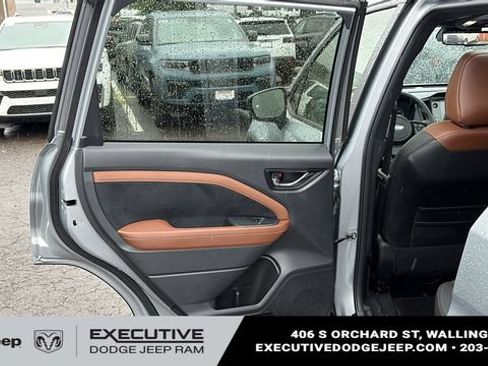 Used 2025 Subaru Forester Touring AWD/4WD image 23