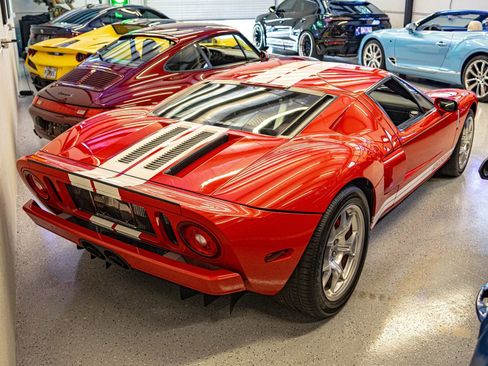 Used 2006 Ford GT image 9