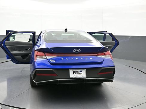 Certified 2025 Hyundai Elantra SE FWD image 45