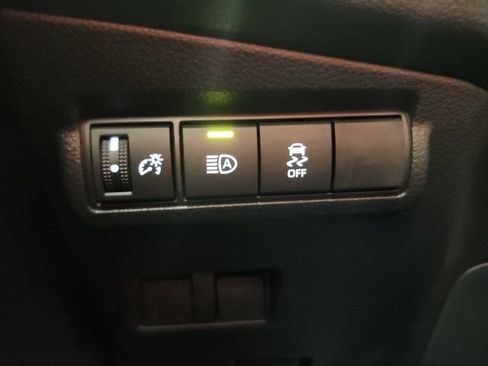 Used 2026 Toyota Corolla Cross XLE FWD image 52