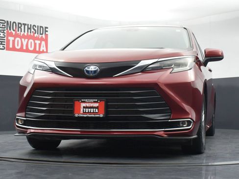 Used 2022 Toyota Sienna XLE FWD image 34