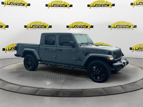 Used 2025 Jeep Gladiator Sport AWD/4WD image 7