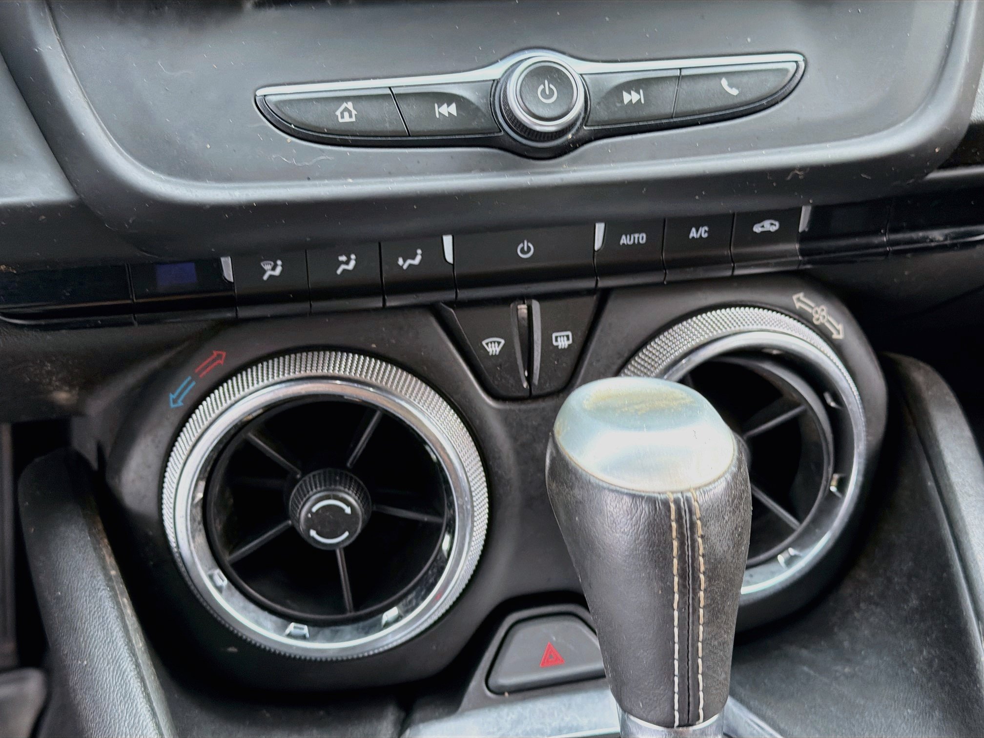 Used 2020 Chevrolet Camaro LT RWD image 13
