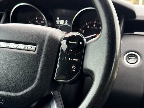 Used 2019 Land Rover Discovery SE image 28