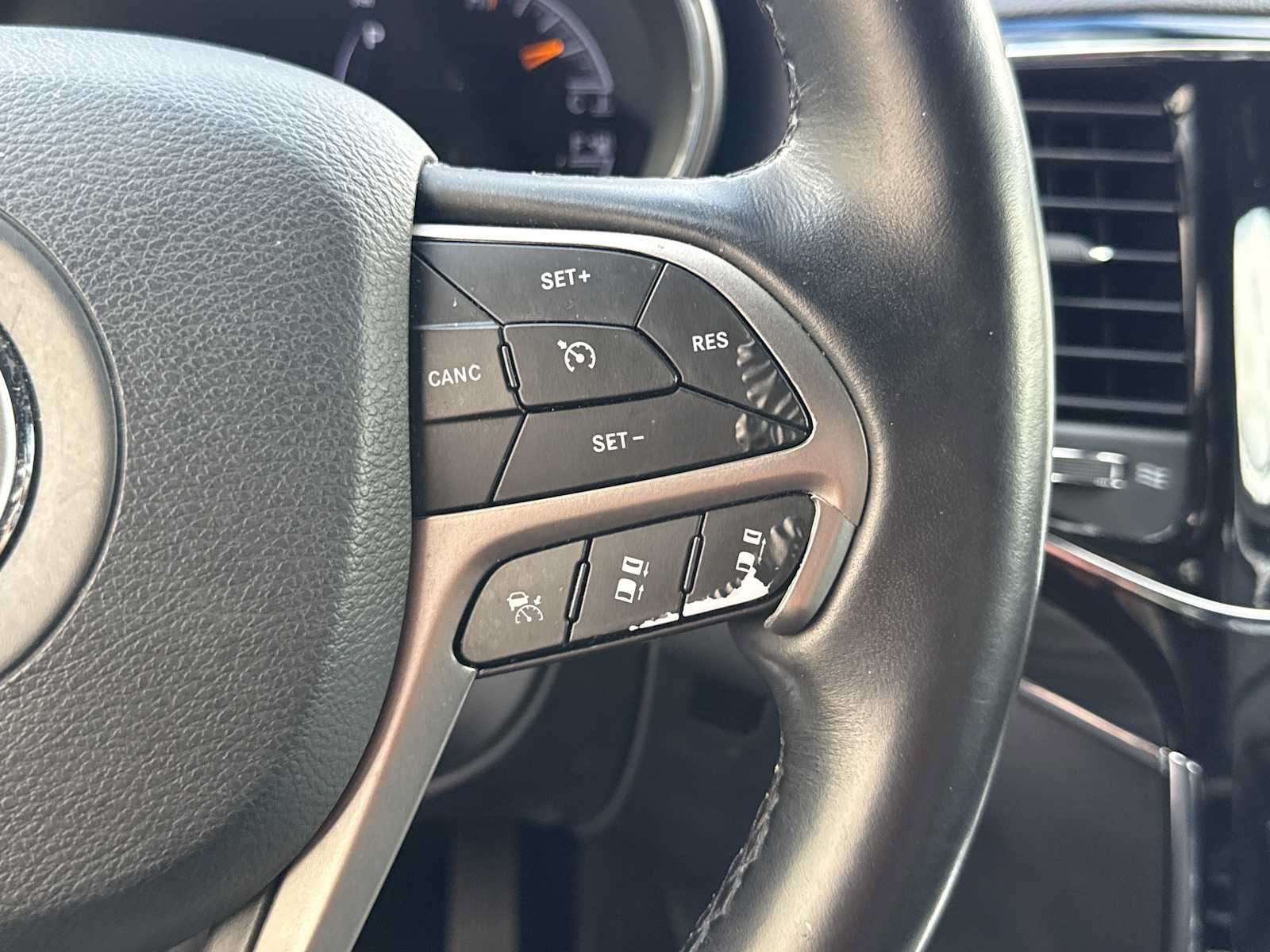 Used 2020 Jeep Grand Cherokee Limited RWD image 32