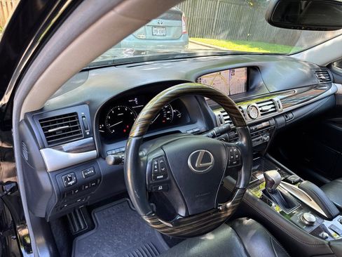 Used 2016 Lexus LS 460 AWD w/ Comfort Package image 17