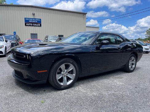 Used 2018 Dodge Challenger SXT image 7