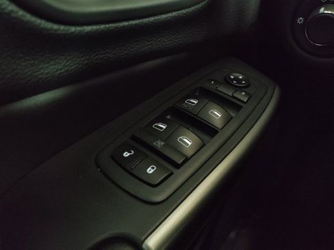 Used 2020 Jeep Cherokee Latitude FWD image 27