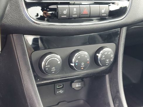 Used 2012 Chrysler 200 Limited FWD image 19