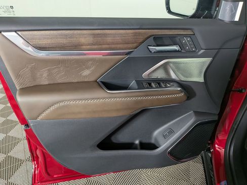New 2026 GMC Acadia Denali Ultimate w/ LPO, Floor Liner Package AWD/4WD image 15