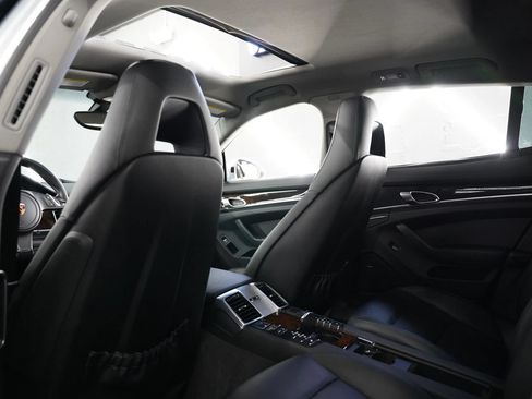 Used 2016 Porsche Panamera image 19