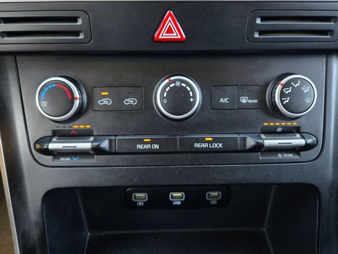 Certified 2023 Kia Carnival LX image 29