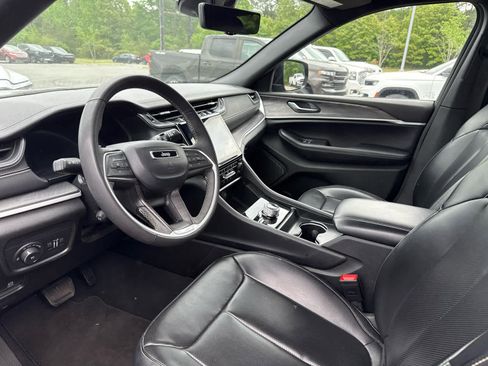 Used 2024 Jeep Grand Cherokee L Limited w/ Luxury Tech Group II image 6