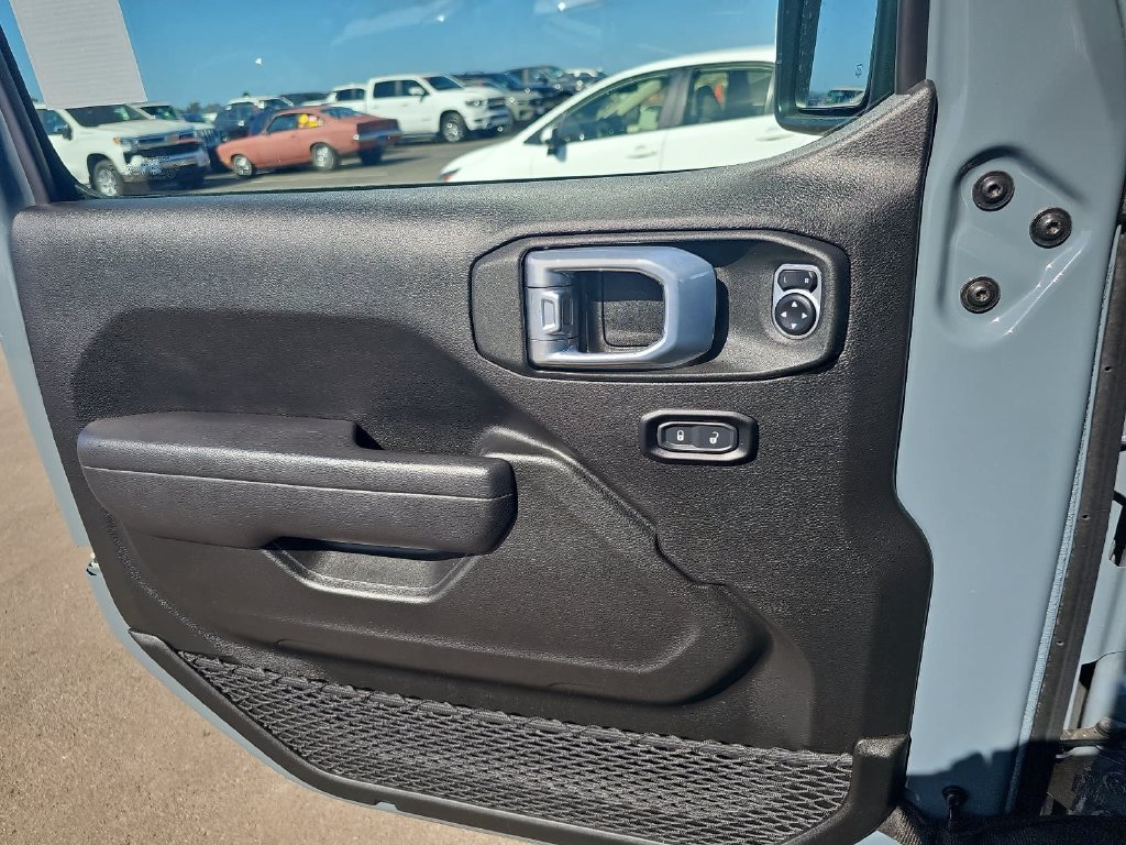 Used 2025 Jeep Gladiator Sport AWD/4WD image 26
