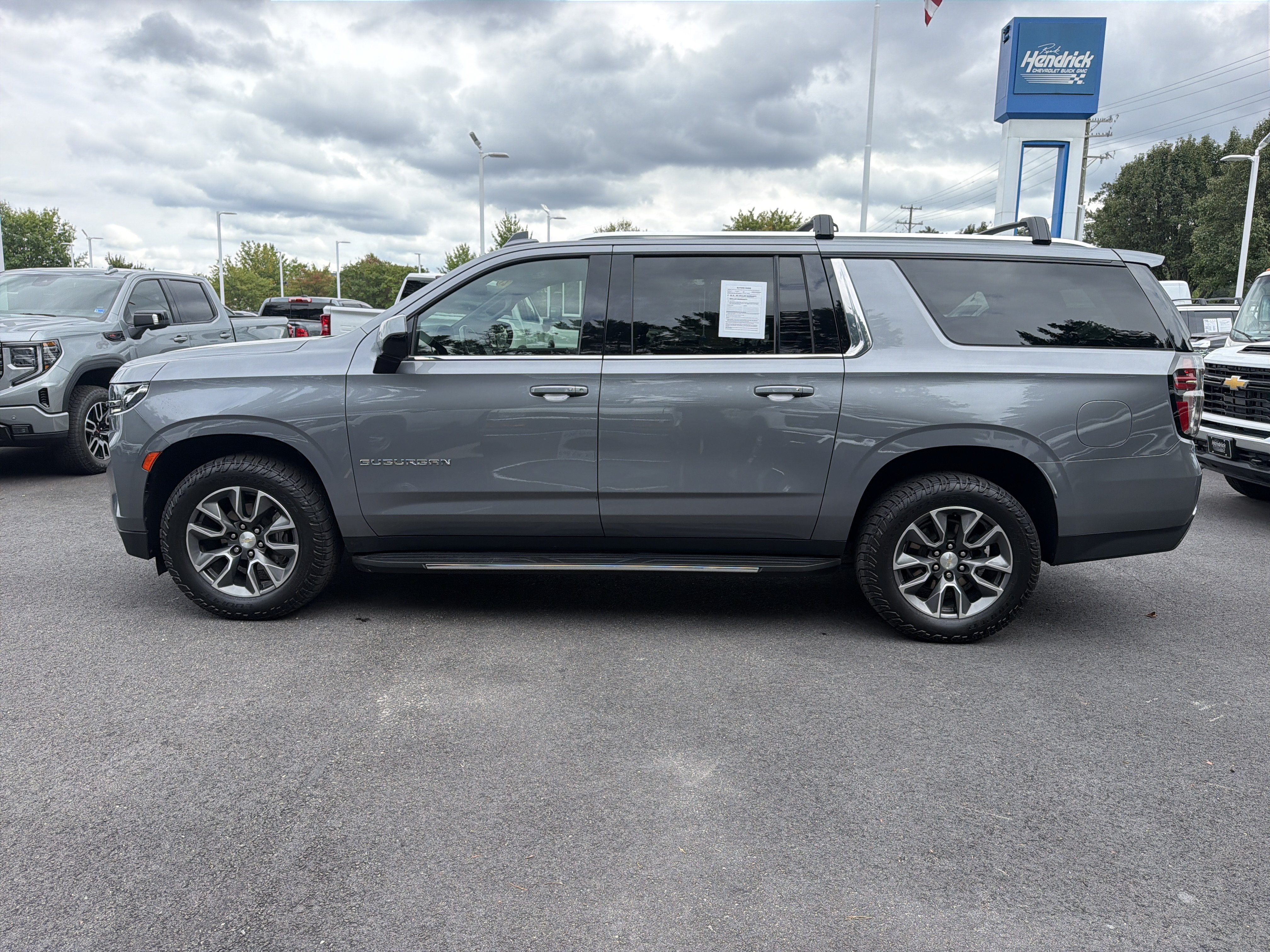 Used 2021 Chevrolet Suburban LT AWD/4WD image 7