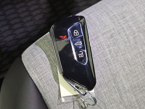 New 2026 Volkswagen ID.4 Pro image 36