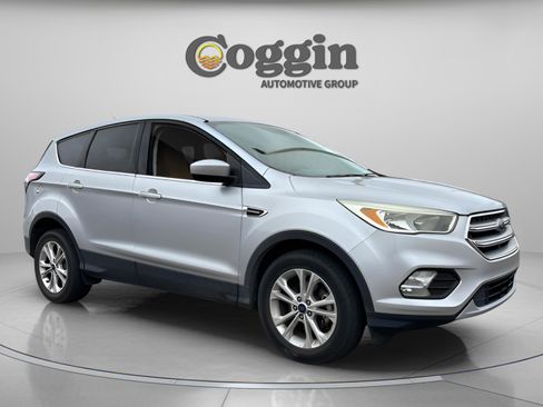 Used 2017 Ford Escape SE image 7