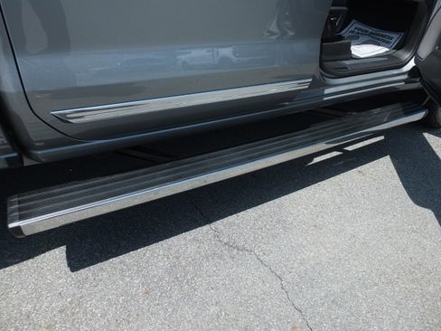 Used 2025 Chevrolet Silverado 1500 High Country AWD/4WD image 10