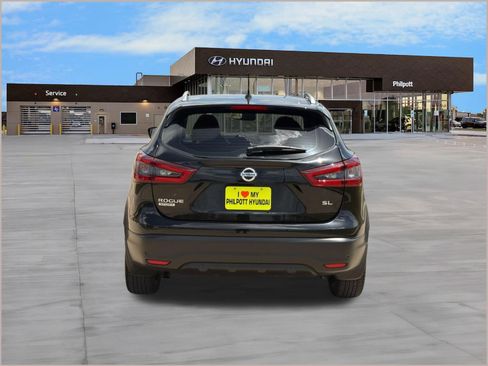 Used 2022 Nissan Rogue Sport SL w/ Premium Package FWD image 10