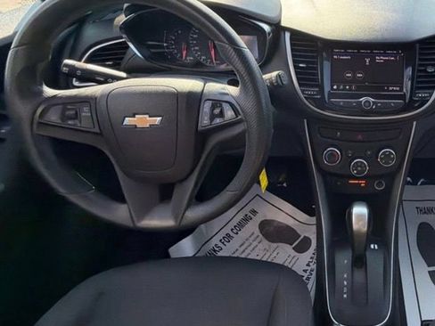Used 2020 Chevrolet Trax LT FWD image 8
