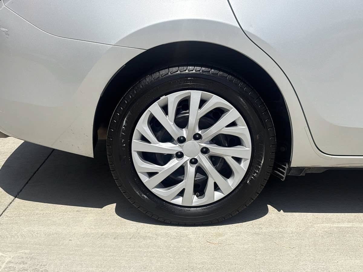 Used 2015 Toyota Corolla LE FWD image 9