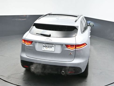 Used 2017 Jaguar F-PACE S image 33