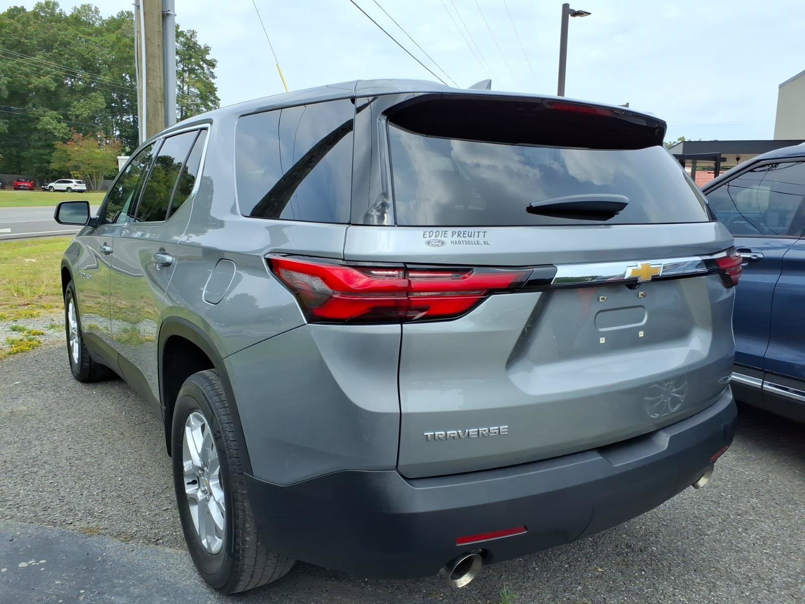Used 2023 Chevrolet Traverse LS FWD image 3
