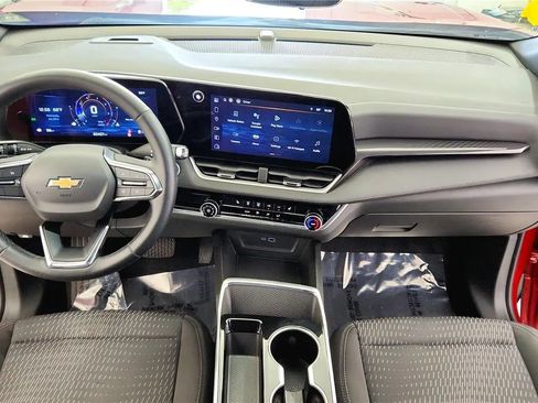 Used 2025 Chevrolet Equinox LT w/ Safety and Technology Package FWD image 28
