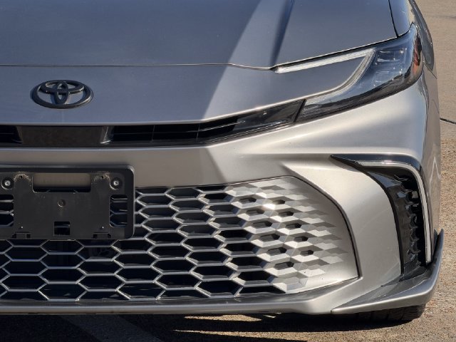 Used 2025 Toyota Camry XSE FWD image 8