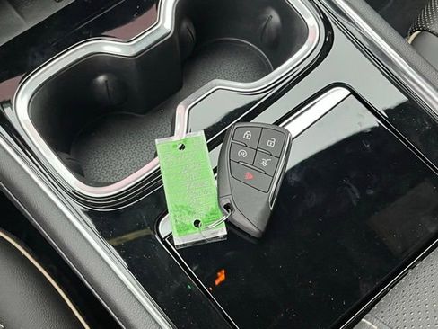 Used 2024 Chevrolet Traverse RS image 42