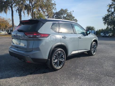 Certified 2025 Nissan Rogue SL w/ Tech Package FWD image 4