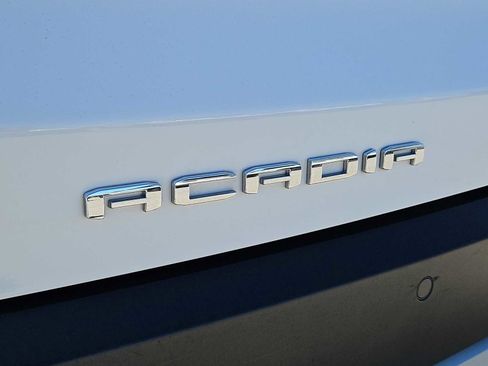 Used 2023 GMC Acadia SLT FWD image 13