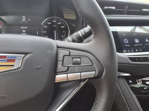 New 2025 Cadillac XT6 Luxury image 17
