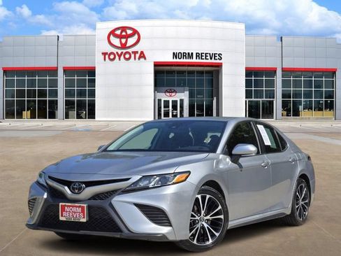 Used 2019 Toyota Camry SE FWD image 1