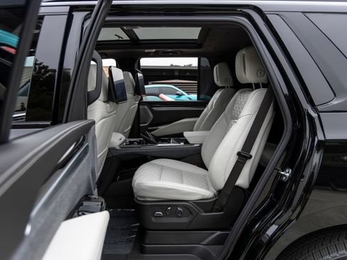 Used 2026 Cadillac Escalade V AWD/4WD image 49