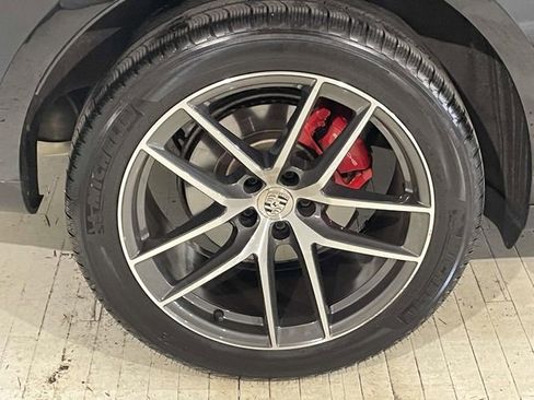 Certified 2024 Porsche Macan S AWD/4WD image 16